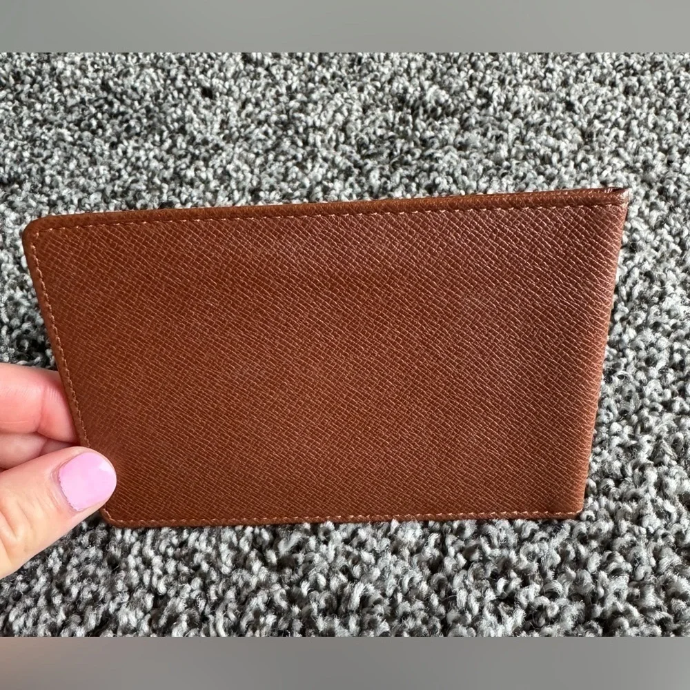 Louis Vuitton Taiga bifold slim card holder